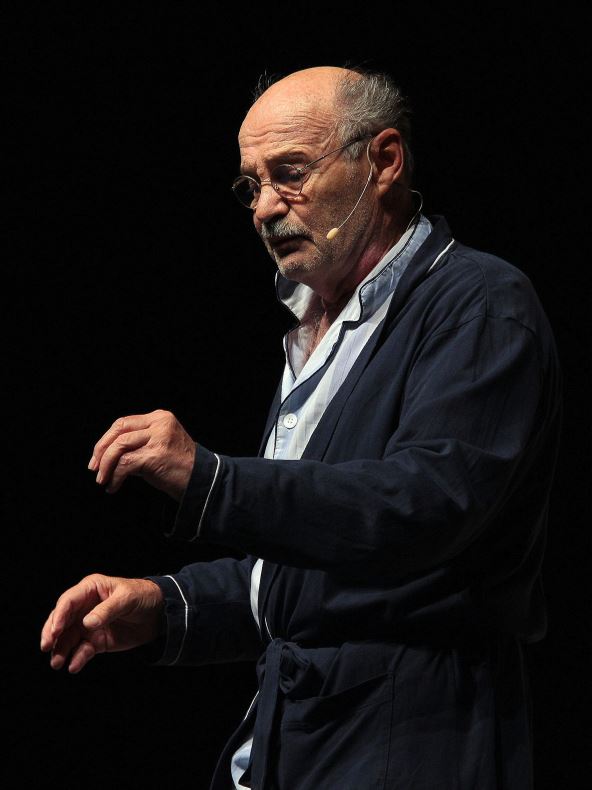 Mustafa Nadarević igra predstavu