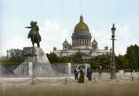 Bronze_Horseman_and_St'Isaac's_cathedral_1890-1900.jpg