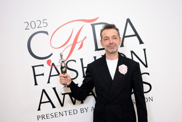 Piter Milije je dobitnik CFDA nagrade za najboljeg međunarodnog dizajnera