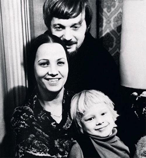 Nina-ruslanova-sa-mužem-i-ćerkom.jpg