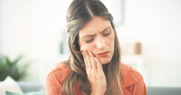 ZUBOBOLJA  stock-photo-woman-sore-mouth-and-toothache-at-house-from-dental-cavity-tooth-extraction-and-gum-infection-2614617527.jpg