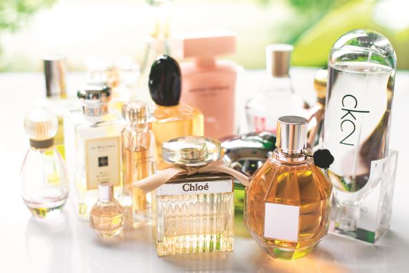 PARFEM ILI TOALETNA VODA  stock-photo-ayutthaya-thailand-june-chloe-viktor-rolf-flowerbomb-and-ck-perfume-1172859892.jpg