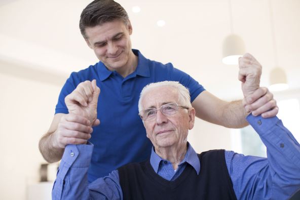 RAZGIBAVANJE ZGLOBOVA     stock-photo-male-nurse-assessing-senior-stroke-victim-by-raising-arms-1050441821.jpg