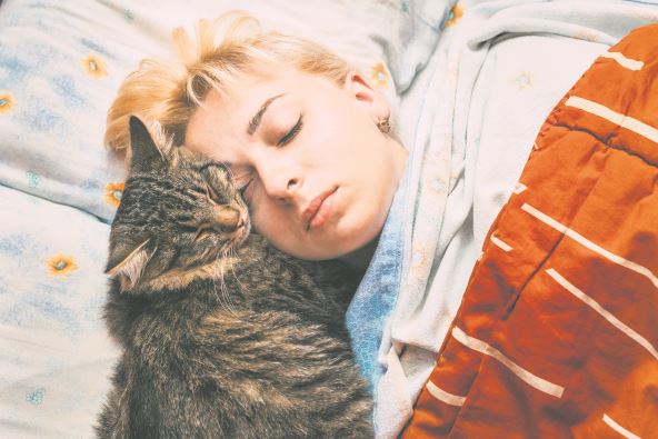 stock-photo-the-woman-with-the-cat-sweet-sleep-in-bed-510896287.jpg
