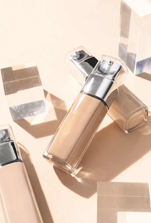 PUDER  stock-photo-luxury-glass-bottles-with-foundation-base-beauty-make-up-product-mockup-design-with-glass-prisms-2240906615.jpg