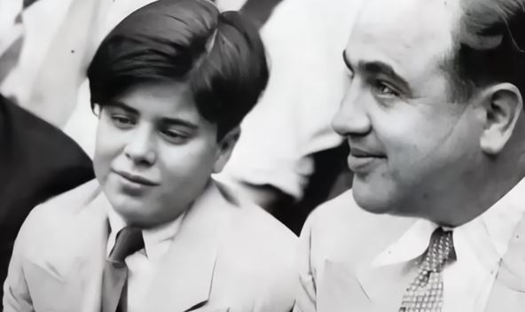 Albert Kapone sa ocem Al Kaponeom