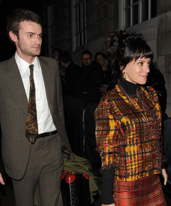 Lili Alen i Džonah Frojd u izlasku u Parizu