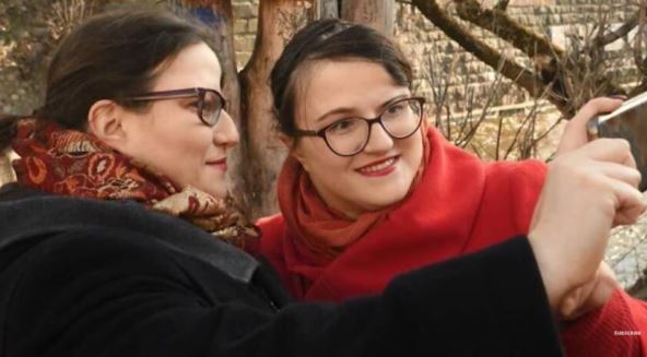 sijamske bliznakinje (2).png