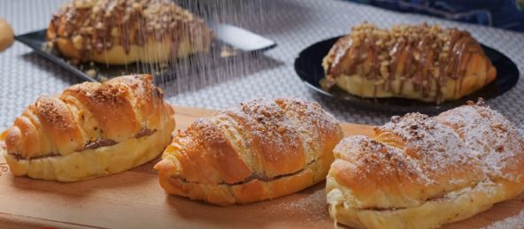 kroasani sa kremom.jpg