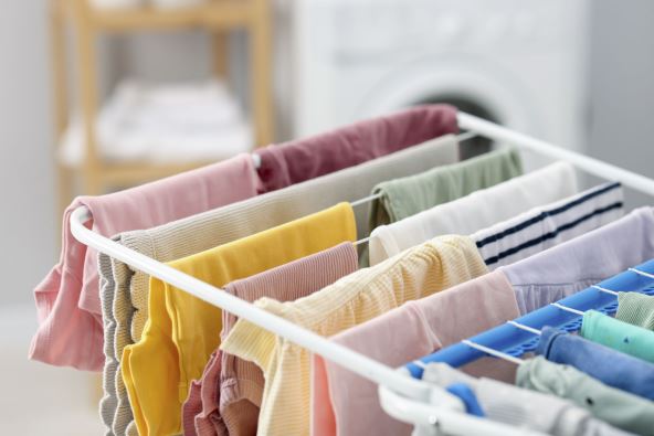 SUSITE VES U ZATVORENOM PROSTORU  stock-photo-many-clean-baby-clothes-on-drying-rack-indoors-closeup-2687029109.jpg