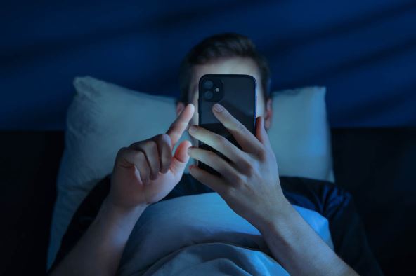 PLAVO SVETLO  stock-photo-close-up-of-young-man-alone-in-the-dark-bedroom-holds-his-smartphone-close-to-face-while-2708979893.jpg