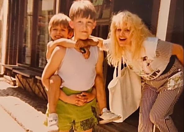 2026-03-26 10_29_35-Facebook.jpg