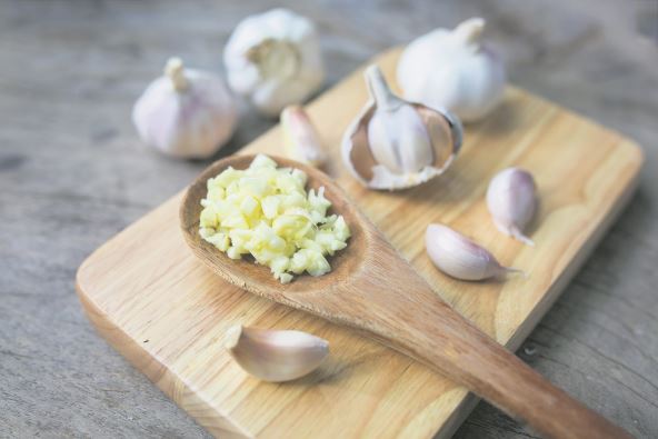 BELI LUK   stock-photo-garlic-for-cooking-1129406843.jpg