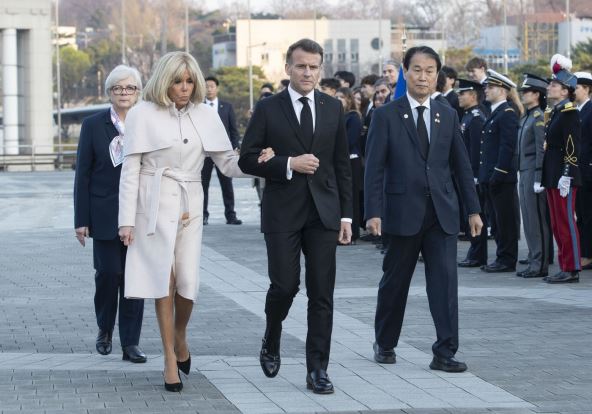 brižit-makron (2).jpg