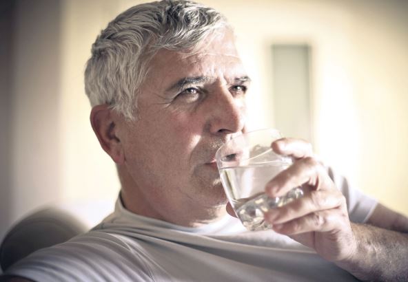 STA SVE IRITIRA BESILU   stock-photo-senior-man-drinking-water-close-up-1064420267.jpg