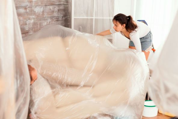 PRIPREMA I ZASTITA NAMESTAJA   stock-photo-husband-and-wife-covering-the-sofa-with-plastic-wrap-before-redecoration-home-during-renovation-1772598611.jpg
