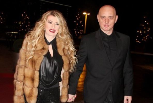 viki-miljkovic-sa-suprugom-tasketom.jpg