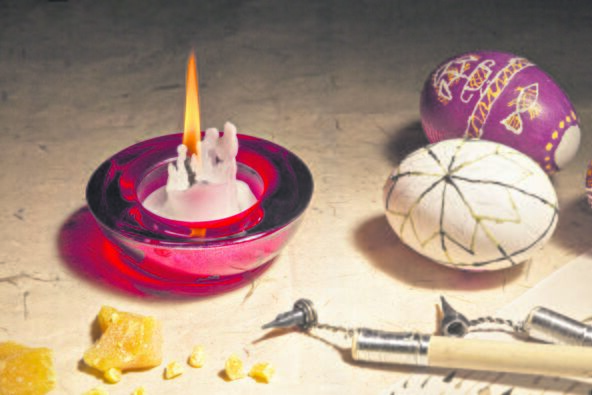 FARBANJE VOSKOM stock-photo-easter-eggs-391174057.jpg