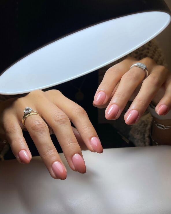 Nokti inspirisani šećernom vunom.jpg