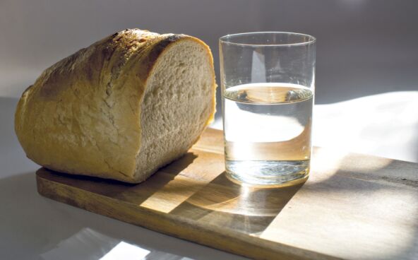 STROGI POST   stock-photo-fasting-for-bread-and-water-to-strengthen-the-spirit-lent-easter-a-glass-of-water-and-a-loaf-of-1349358008.jpg