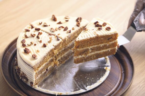 UMERENO SA SLATKISIMA  stock-photo-delicious-slice-of-carrot-cake-with-cream-cheese-frosting-a-mouth-watering-close-up-of-a-slice-of-2488014855.jpg