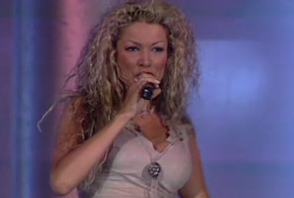 Olja Karleuša u spotu pesme.PNG