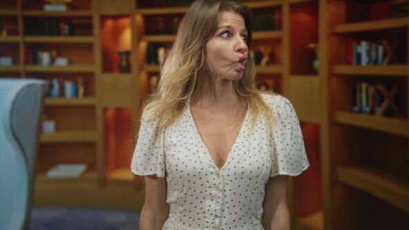 Žena pravi izraz lica kao riba.jpg