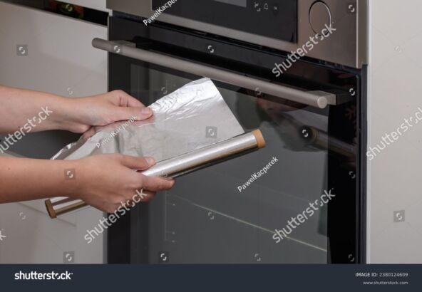 NEMOJTE NJOM OBLAGATI RERNU  stock-photo-baking-aluminum-foil-used-in-the-kitchen-2380124609.jpg