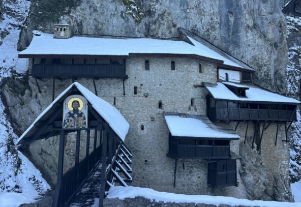 manastir crna reka.png