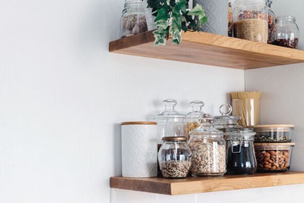 OTVORENE POLICE   stock-photo-various-cereals-and-seeds-in-glass-jars-on-the-shelves-in-the-kitchen-kitchen-interior-ideas-eco-1649107858.jpg
