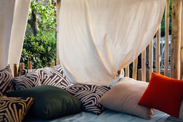PARAVAN I ZAVESA  stock-photo-cushions-and-pillows-under-a-pergola-veil-a-place-of-rest-and-relaxation-white-curtains-and-2655174851.jpg