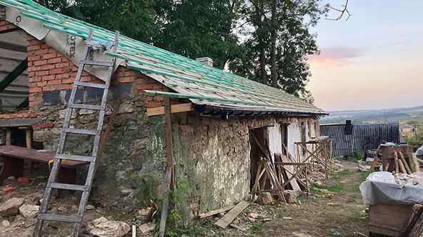2026-07-05 11_32_37-Некретнине - Напуштена камена кућа, стара преко 100 година, претворена је у моде.jpg