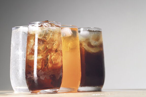 ISPIJANJE HLADNIH NAPITAKA   stock-photo-soft-drinks-and-fruit-juice-mixed-with-soda-high-in-sugar-have-a-negative-effect-on-physical-health-2699110919.jpg