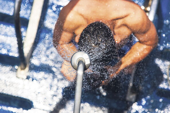 TISIRANJE PRE KUPANJA   stock-photo-top-view-of-a-bare-chested-fit-man-is-taking-a-shower-under-fresh-water-falling-from-the-rain-2156794023.jpg