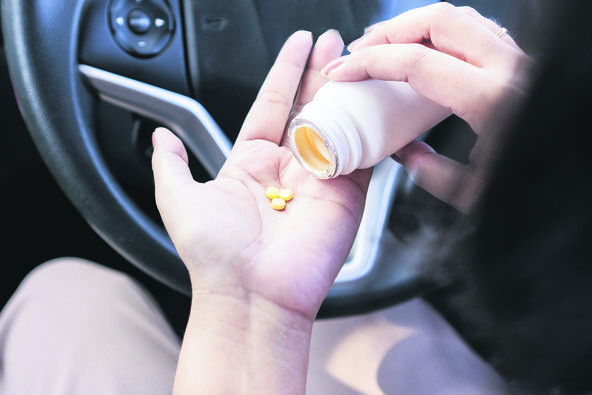 BROJKA    stock-photo-closeup-woman-hand-taking-antihistamines-or-allergy-medicine-before-driving-could-affect-sleepiness-2314006051.jpg