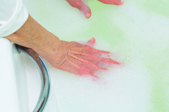 STA AKO SE BOJI VODE   stock-photo-senior-woman-between-and-years-old-wants-to-take-a-bath-608941430.jpg