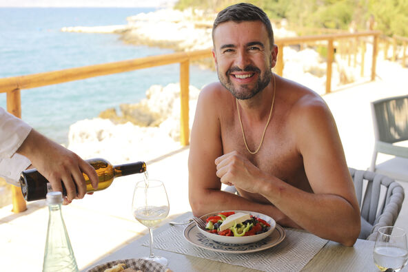 NE ULAZITE U MORE ODMAH NAKON OBILNOG OBROKA  stock-photo-handsome-shirtless-man-eating-fresh-salad-and-drinking-white-wine-at-a-beach-restaurant-2533554903.jpg