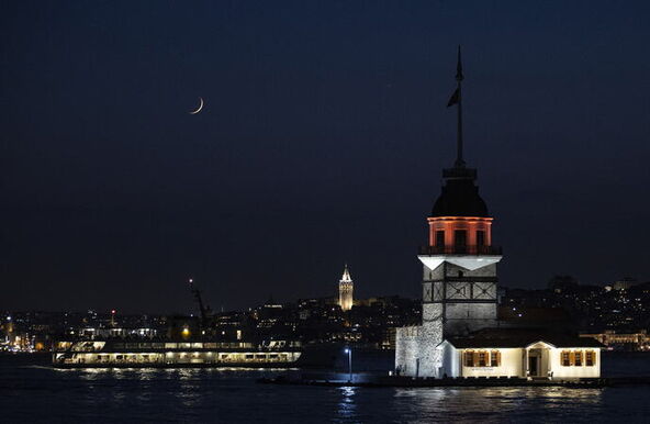 Devojačka kula i Galata kula u daljini