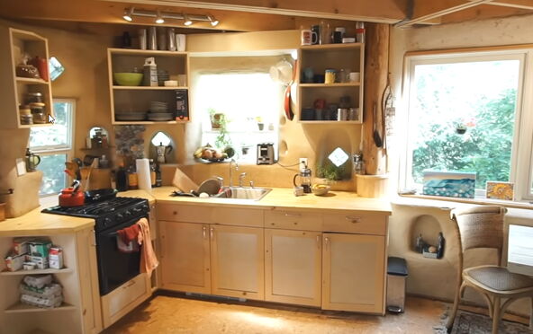 2026-08-27 09_38_51-Woman's Magical Cob House Built with Earth & Reclaimed Materials - YouTube.png
