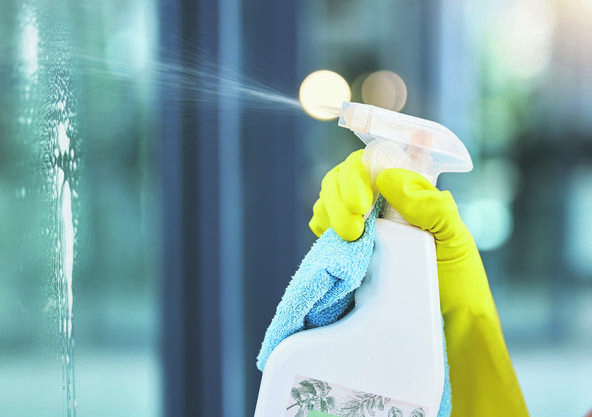 MANJE SREDSTVA CESTO ZNACI CISTIJI PROZOR   stock-photo-cleaning-spray-bottle-and-hands-in-gloves-on-window-for-hygiene-disinfection-and-bacteria-for-2494846897.jpg