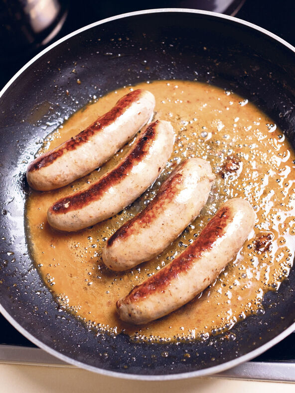 DODAJTE MALO VODE   stock-photo-cooking-sausages-in-the-dripping-pan-with-oil-377429791.jpg