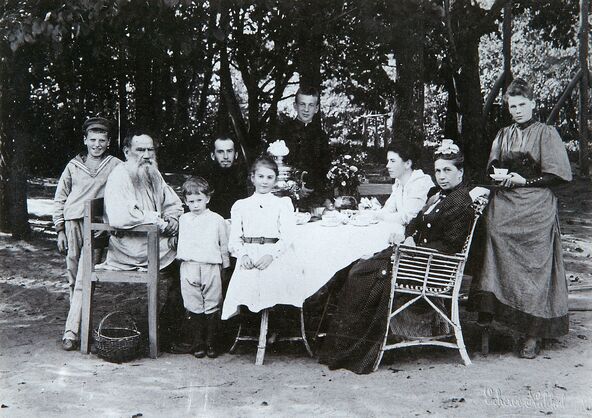 Lav i Sofija Tolstoj sa decom