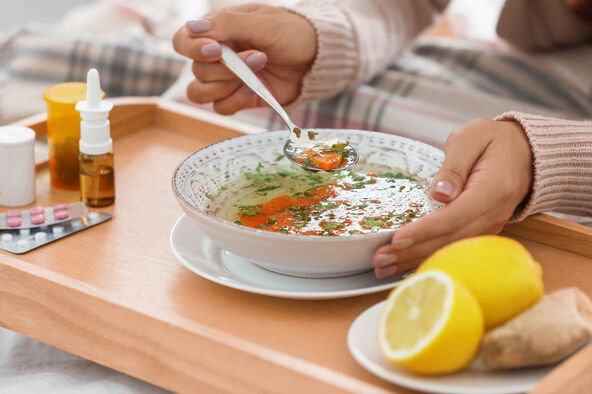 TOPLA SUPICA UVEK POMAZE   stock-photo-sick-young-woman-eating-soup-to-cure-flu-closeup-1537447109.jpg