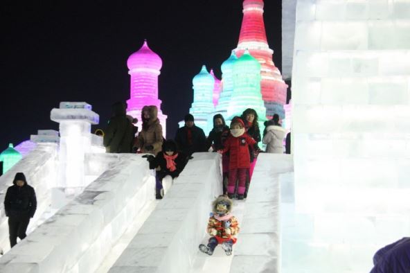 festival-snega-i-leda-u-kini.jpg