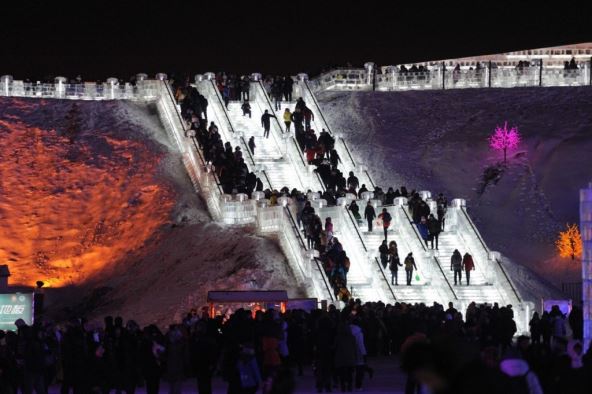 festival-snega-i-leda-u-kini.jpg