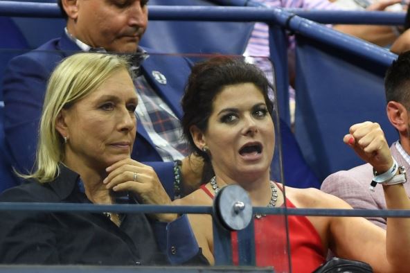 martina-navratilova-i-debra-mesing.jpg