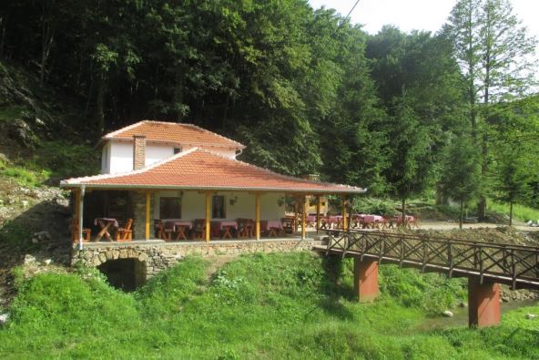 gostoprimnica-manastira-tumane.jpg