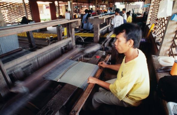 radnik-tekstilne-industrije-u-kambodzi.jpg