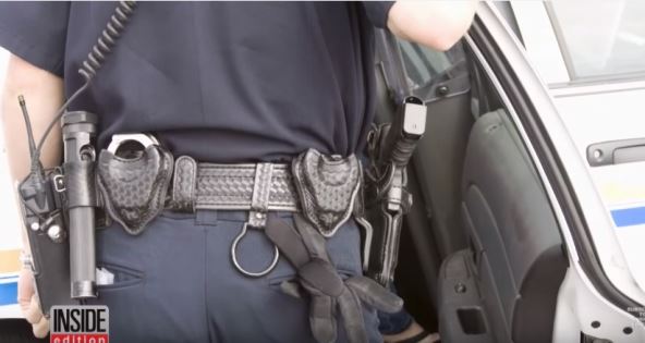 policajac-spasava-lutku.jpg
