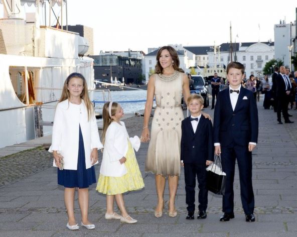 princeza-meri-od-danske-sa-decom.jpg